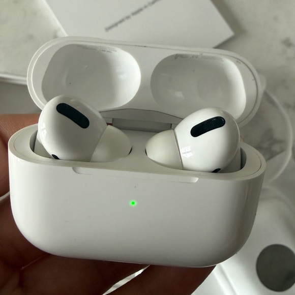 Apple AirPods Pro with MagSafe Charging Case - Picture 5 of 6